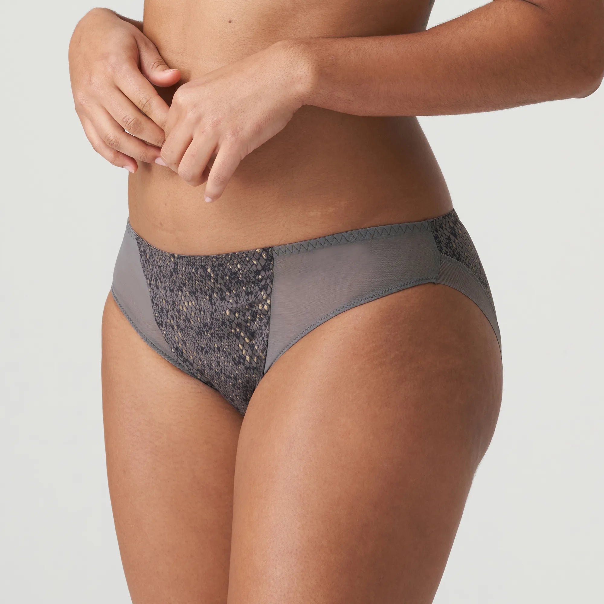 plus-size seamless panties with a full-coverage design and tummy controlVILLEMIN Slip