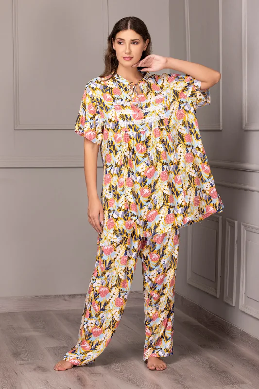 women's pajamas designed for those who believe in sweet dreams and cozy nights.Floral comfy Pj set